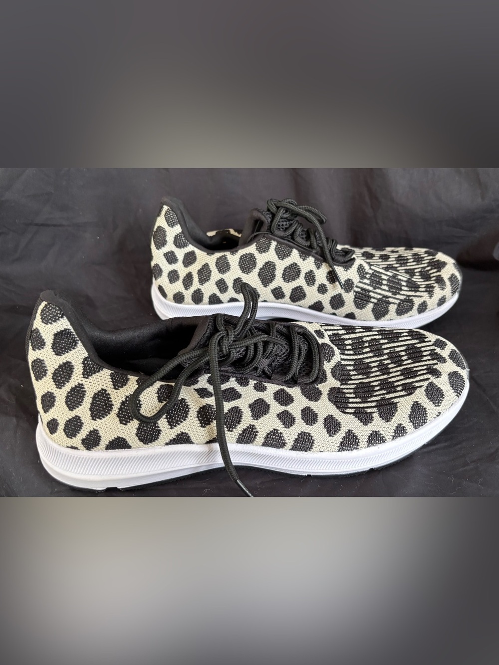NWT Athletic Works memory foam comfort sneakers featuring a black ivory size 10
